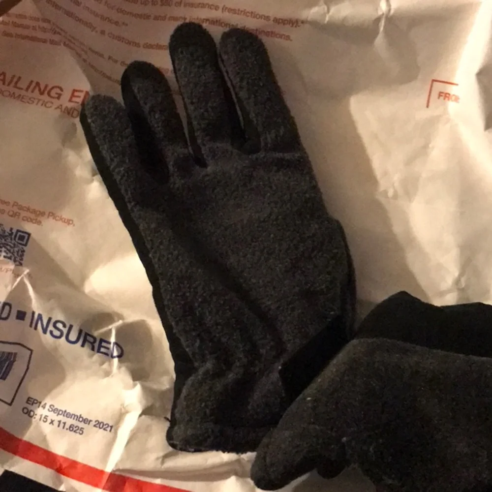 NWOT Heat Saver Gray and Black Fleece Gloves Lined Small Boys 5